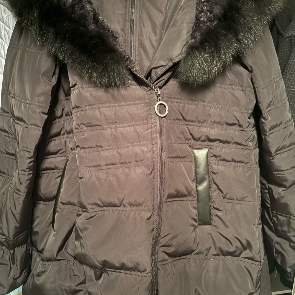 Luxurious Fur-Trimmed Puffer Jacket in Dark Brown